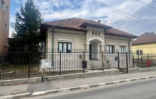 Casa Centru/ 4 camere / teren 920mp