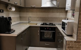 Proprietate cu două locuințe, garaj încălzit, foișor, 600 mp in Ernei - Poză 3