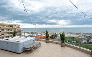 Statiunea Mamaia -UNICAT- Penthouse 220 mp cu vedere frontala la mare si jacuzzi - Poză 32