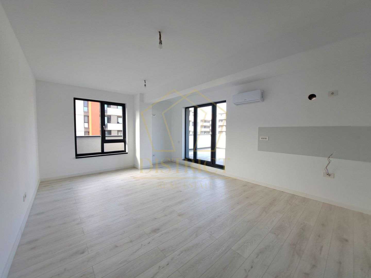 COM 0% Apartament cu 2 camere si terasa de 91 mp | Torontalului - Poză 1
