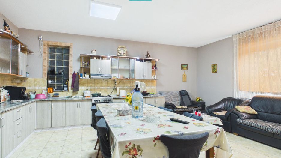 Casă cu 4 camere și teren de 1.910 mp în Macea - Poză 8