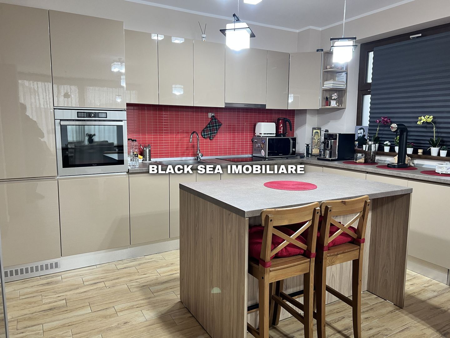 Vila de 7 Camere D+P+1+POD - Curte si garaj, EFORIE NORD Ocazie unica - Poză 6