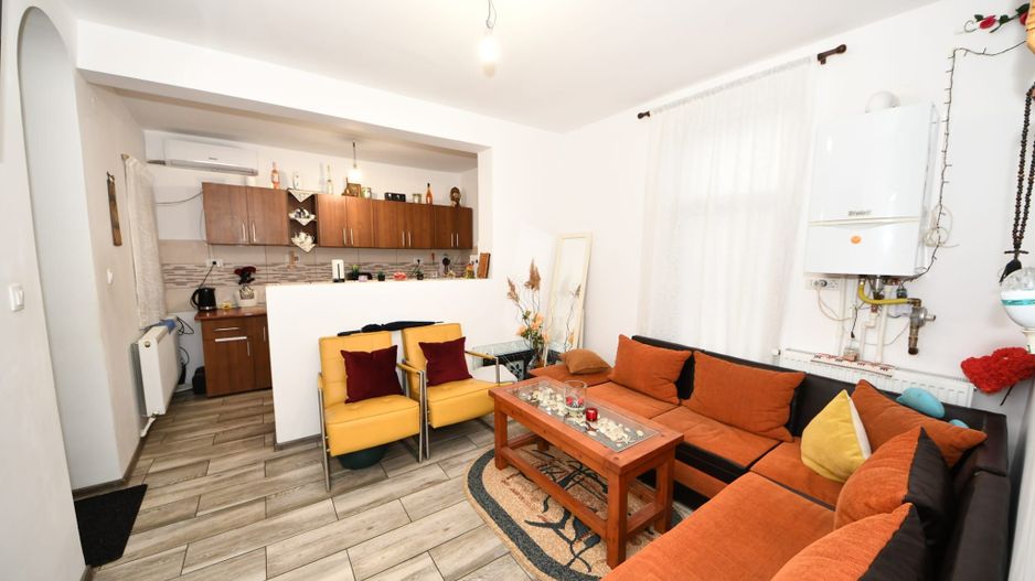 De vanzare casa cu 3 apartamente + anexa 75 mp, Comision 0% - Poză 13