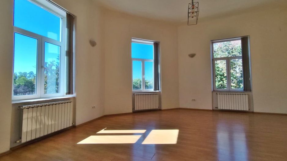 Apartament de vanzare situat ultracentral, langa Lic. E. Gojdu, Oradea - Poză 4