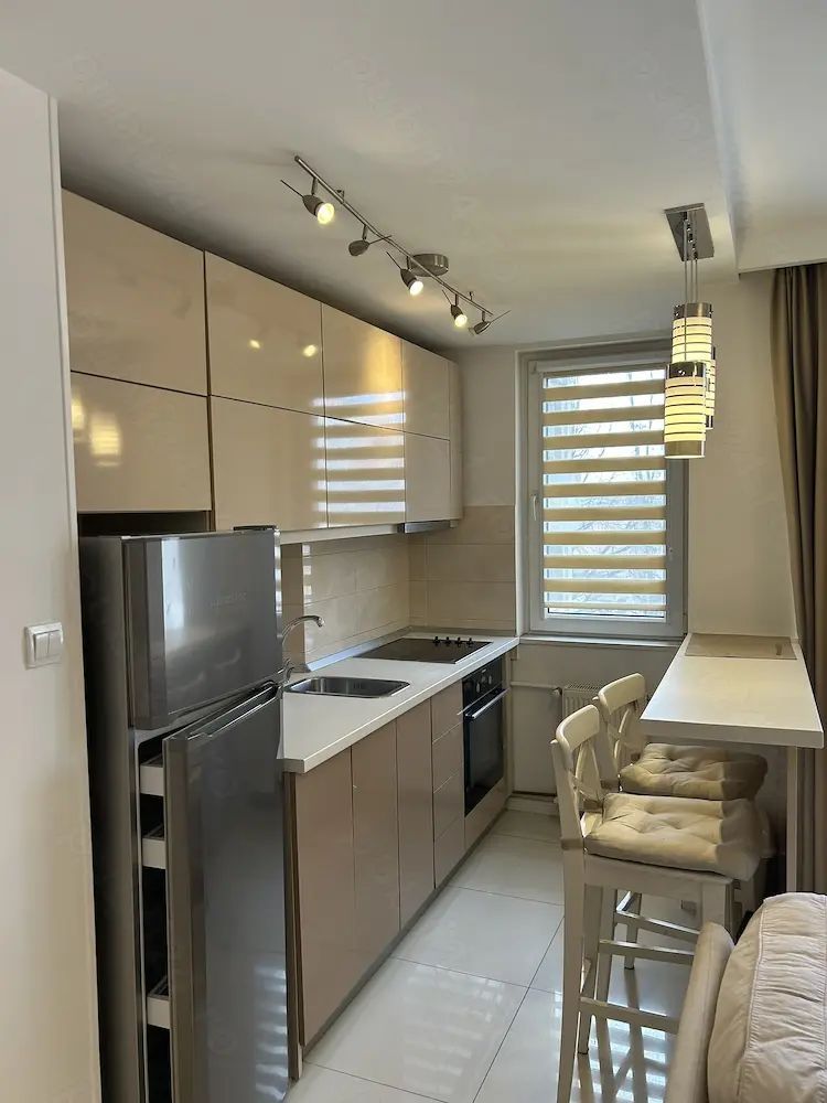 Apartament superb 2 camere, Bălcescu, mobilat complet, balcon, fara risc seismic - Poză 9