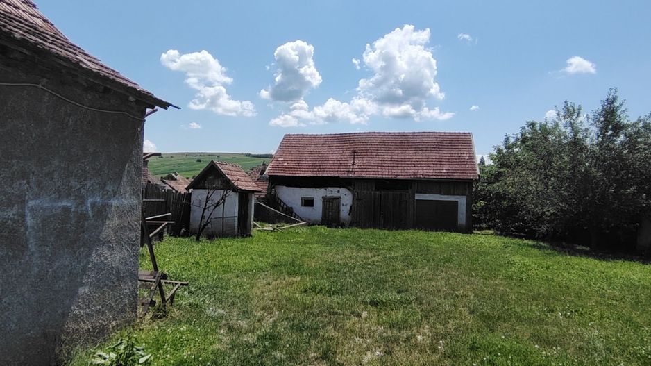 De vânzare o proprietate cu 2 corpuri de clădire și teren, în Agnita - Poză 3