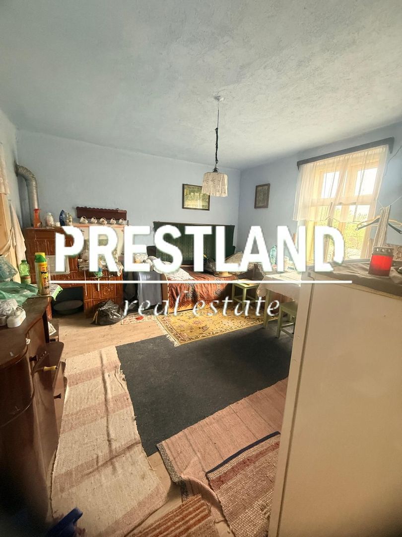 Casa modesta ,situată in Slimnic - Poză 6