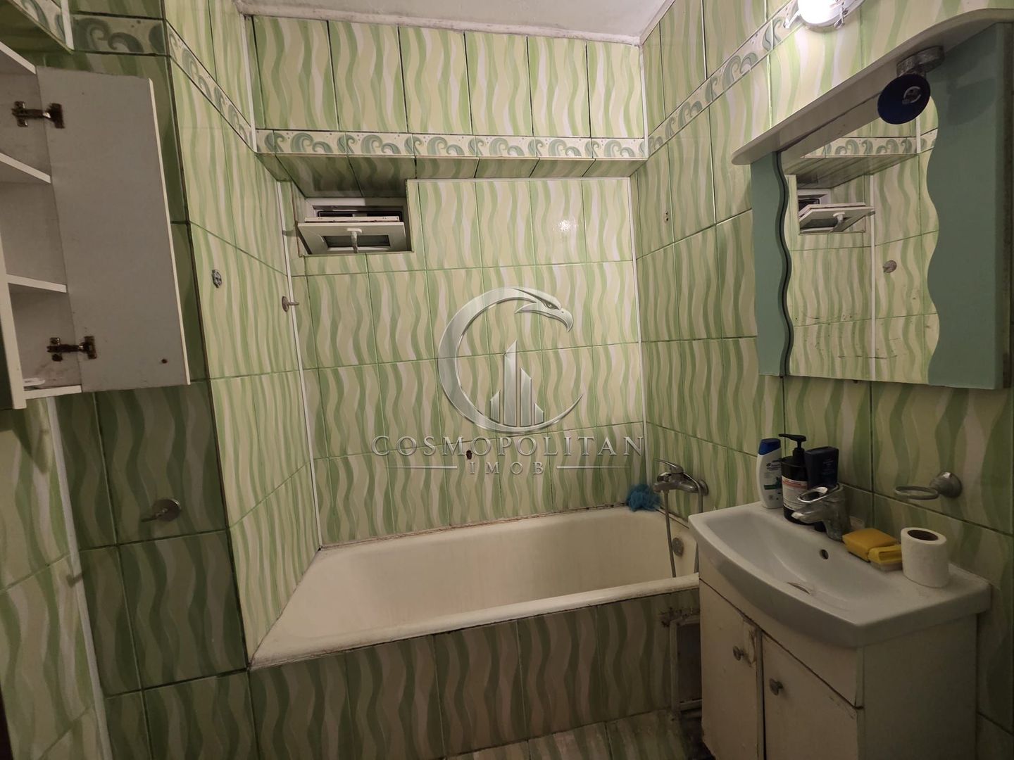 Apartament deosebit cu scara interioara si 4 camere ~ pozitie centrala - Poză 2