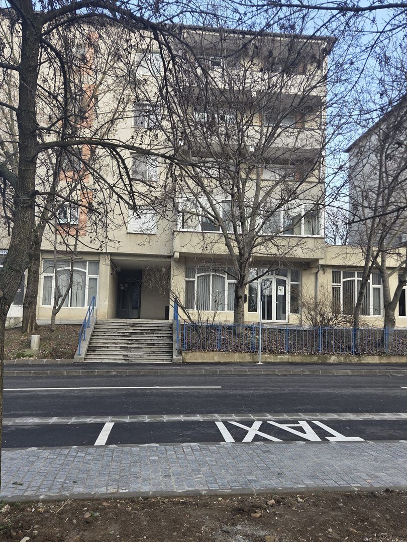 Apartament 2 camere decomandat-zona Spitalul Judetean-139.500 euro neg - Poză 2