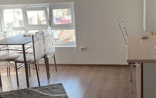 Casa la curte 3 camere baie bucatarie - Poză 1