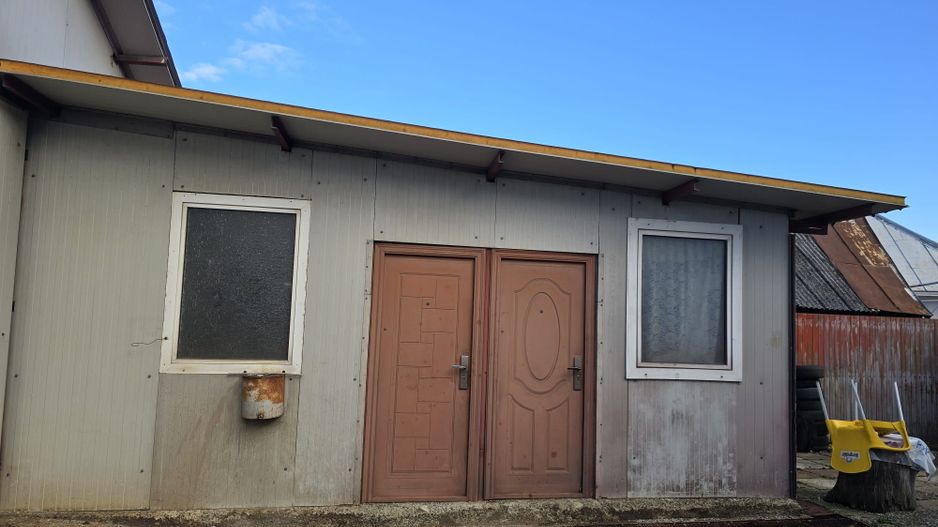 Se oferă spre vânzare / închiriere clădire cu spațiu comercial - Poză 4