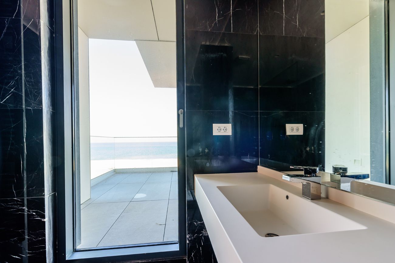 Apartament de 5 camere spațios, situat în zona Nord din Constanța - Poză 23