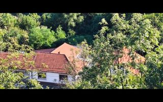 Refugiul la marginea pădurii in Orșova, pe malul Dunării - Poză 1