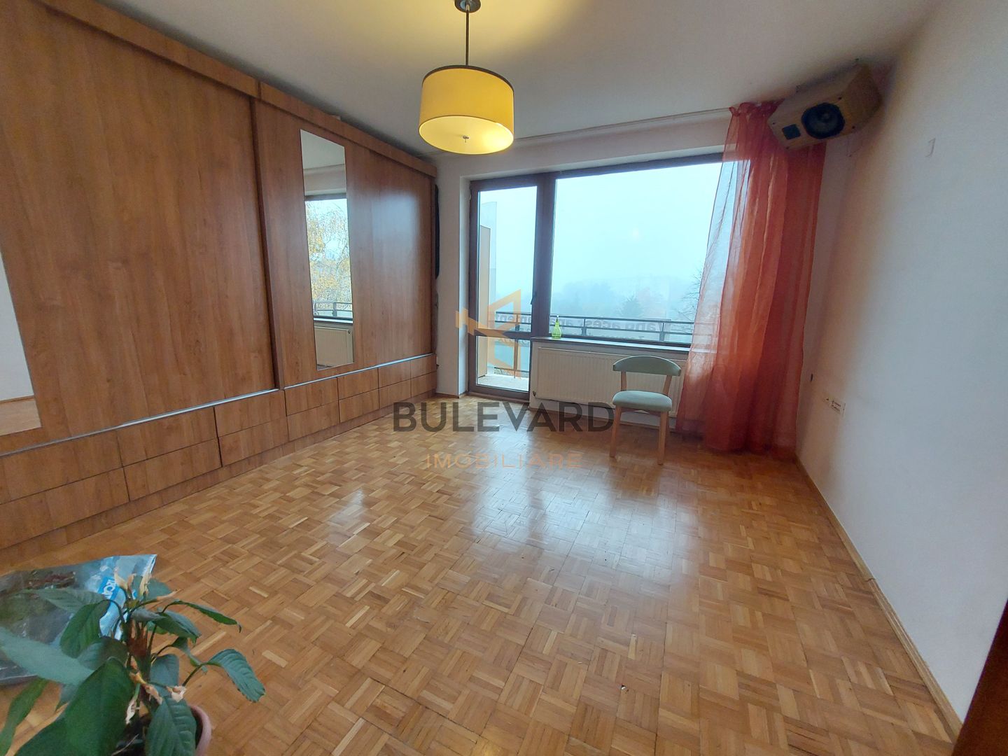 Apartament cu 3 camere decomandate, zona Pietii Hermes! - Poză 2