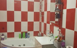 Apartament cu 2 camere si parcare  in zona centrala a localitatii - Poză 4