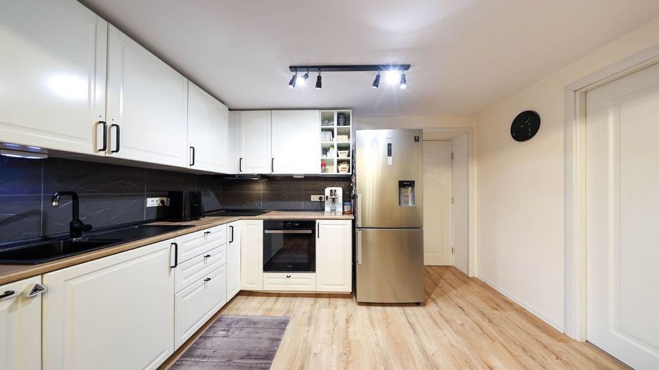 Apartament cu 3 camere la casa | Curte 130 mp | Zona Grivitei strada Vulcan - Poză 8