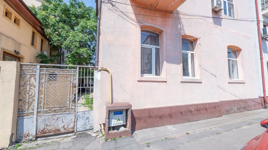 Apartament 3 camere de vanzare, in vila, 83 mp - Poză 25
