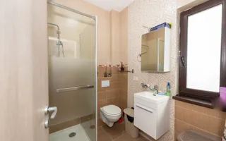 Vila in Tunari cu garaj si spatii de depozitare - Poză 21