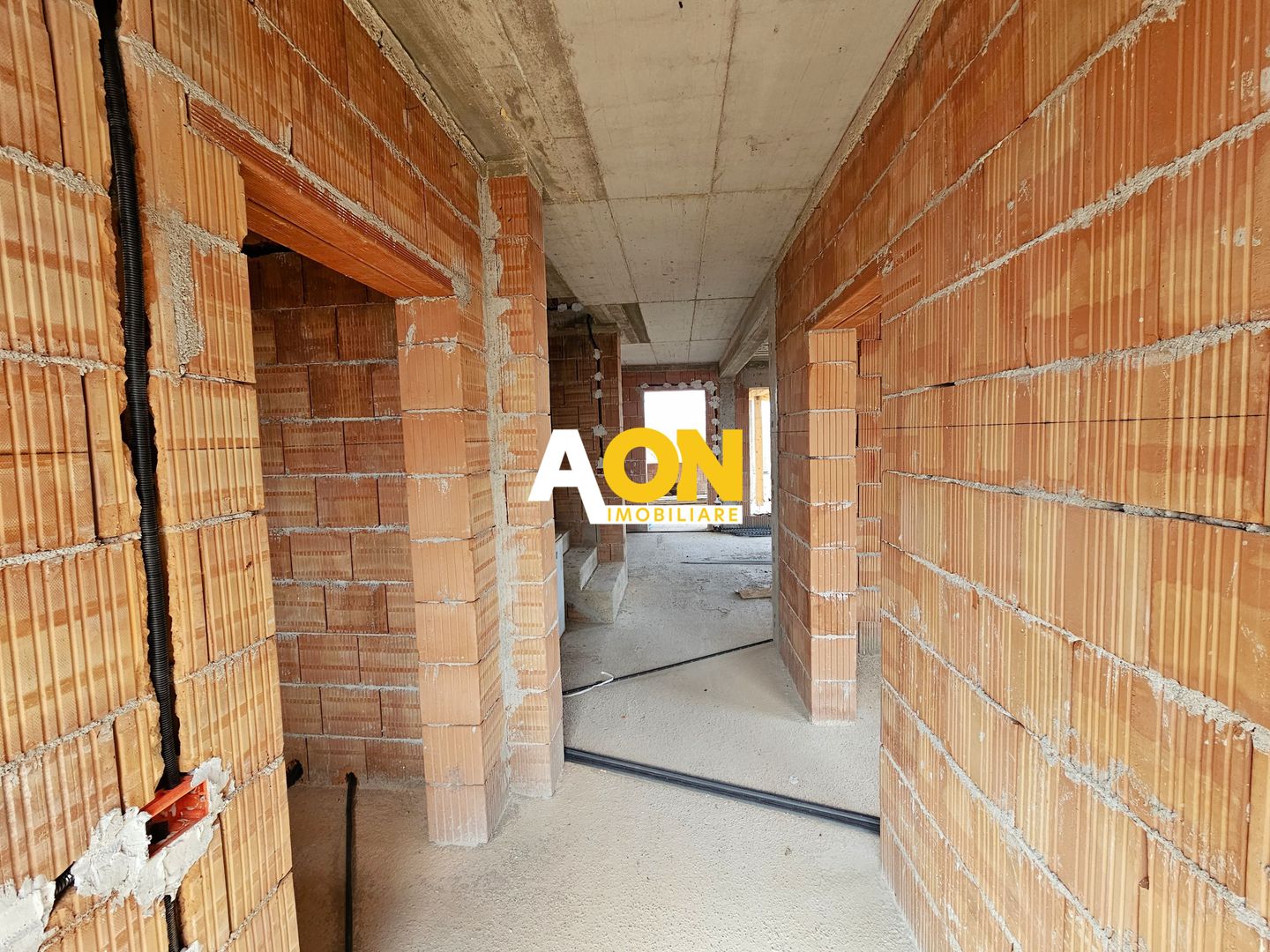 Casa la rosu, 4 camere, 3 bai, 339 mp teren, zona Valea Popii - Poză 5