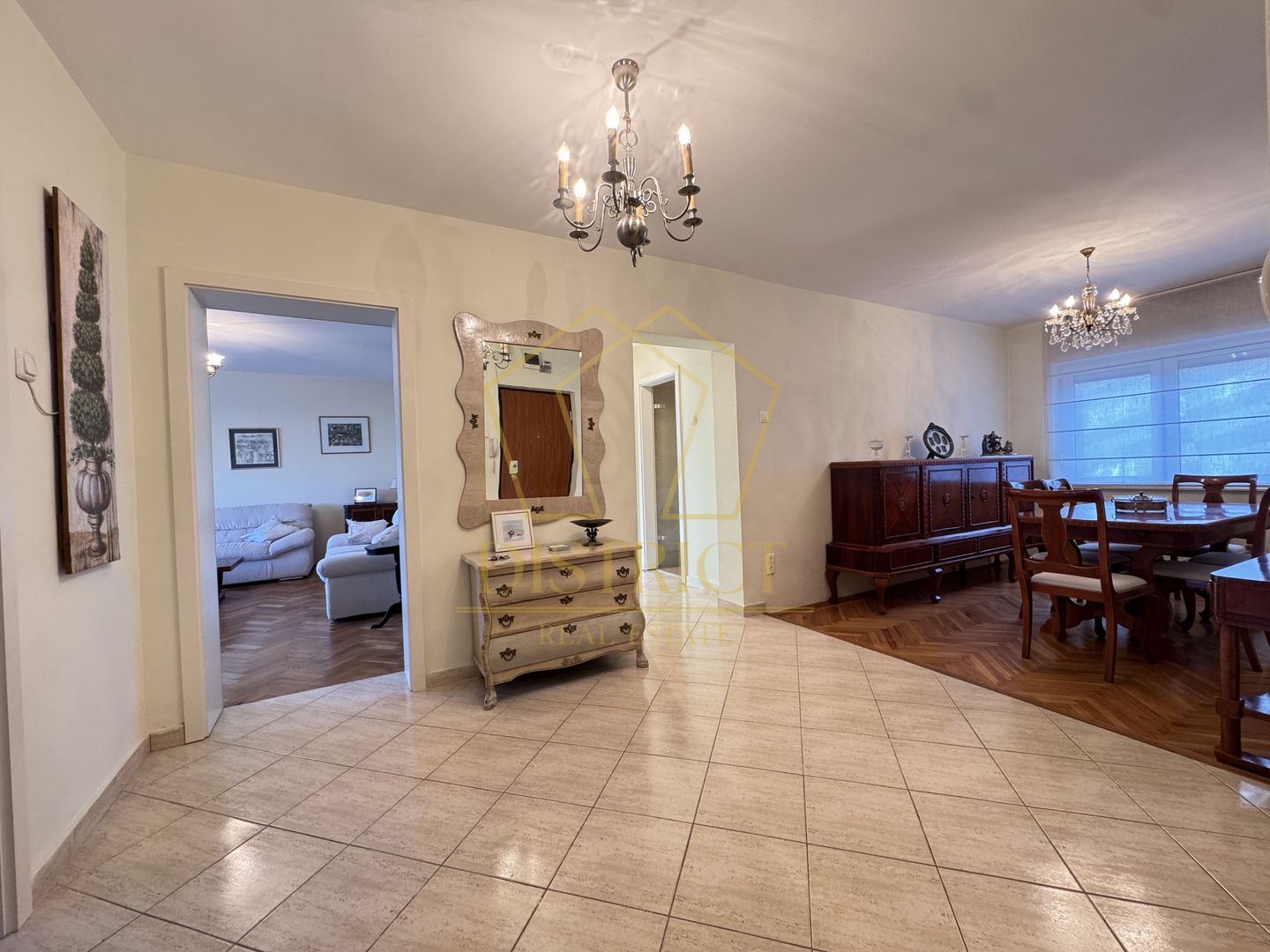 Apartament spatios cu 4 camere si garaj | Spitalul Judetean - Poză 13