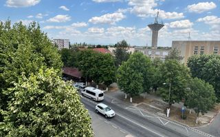 De vânzare - Apartament ultracentral, 4 camere, 132 mp, Chişineu-Criş, - Poză 2