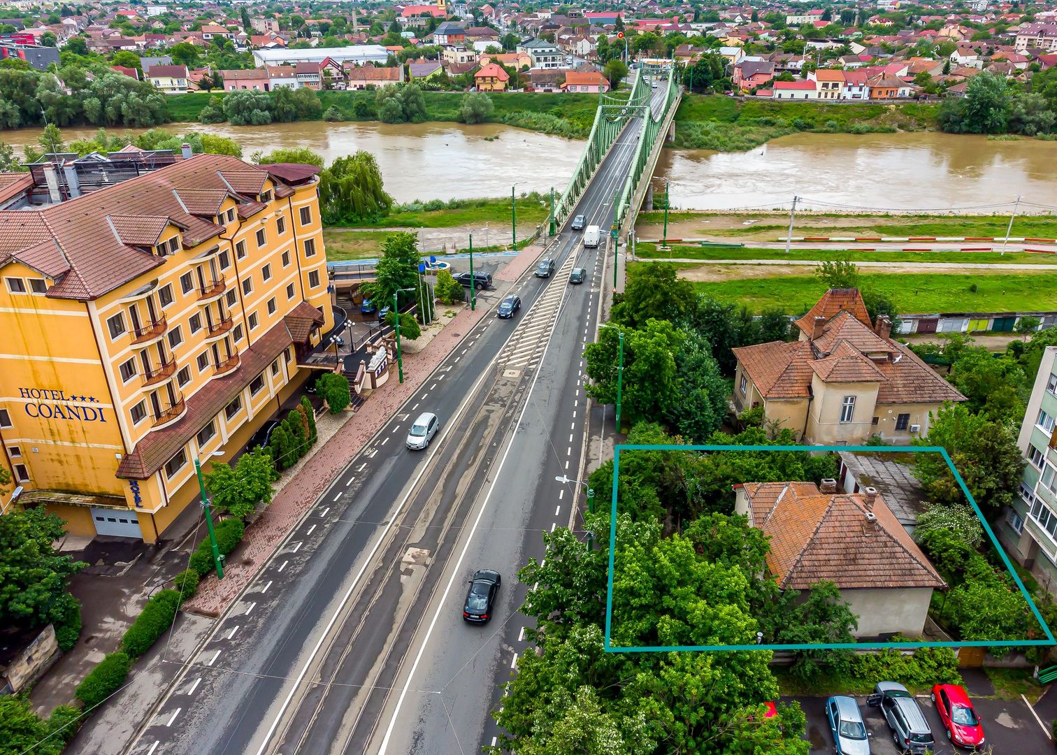 Vilă cu potențial pe Calea Romanilor - Poză 1