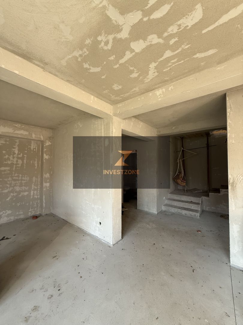 Casă spațioasă cu teren 806 mp - Poză 11