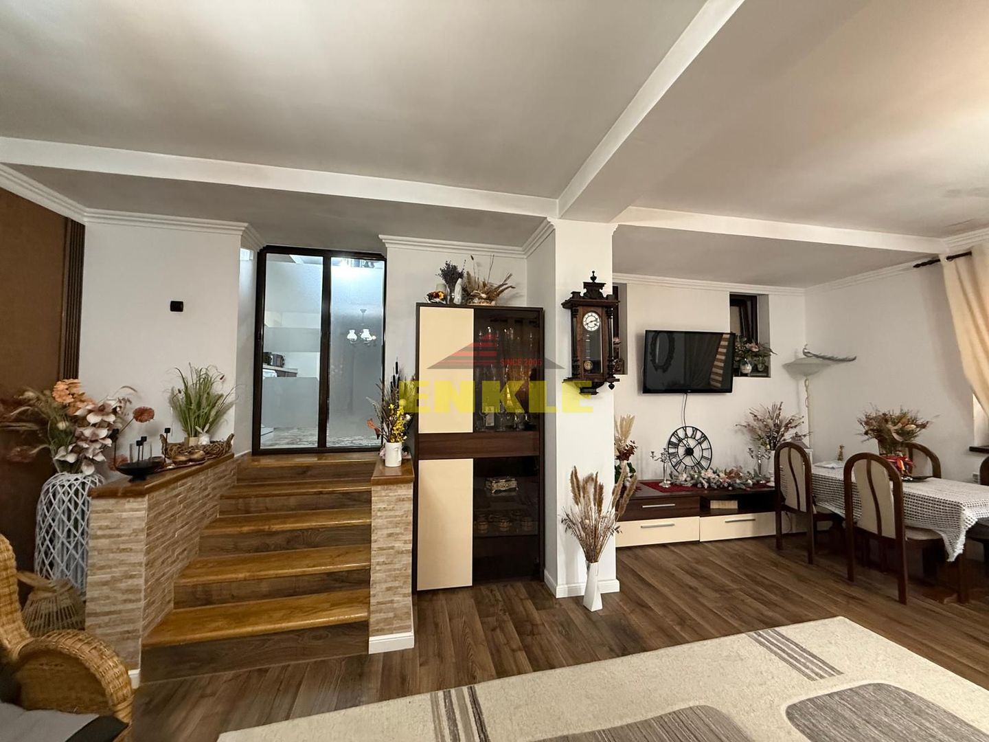 De vanzare apartament + teren generos în apropiere - Poză 3