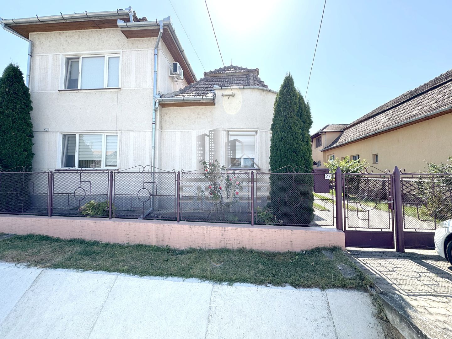 Casa cu 4 camere/teren 396mp/Garaj/Str.Stefan Augustin. - Poză 1