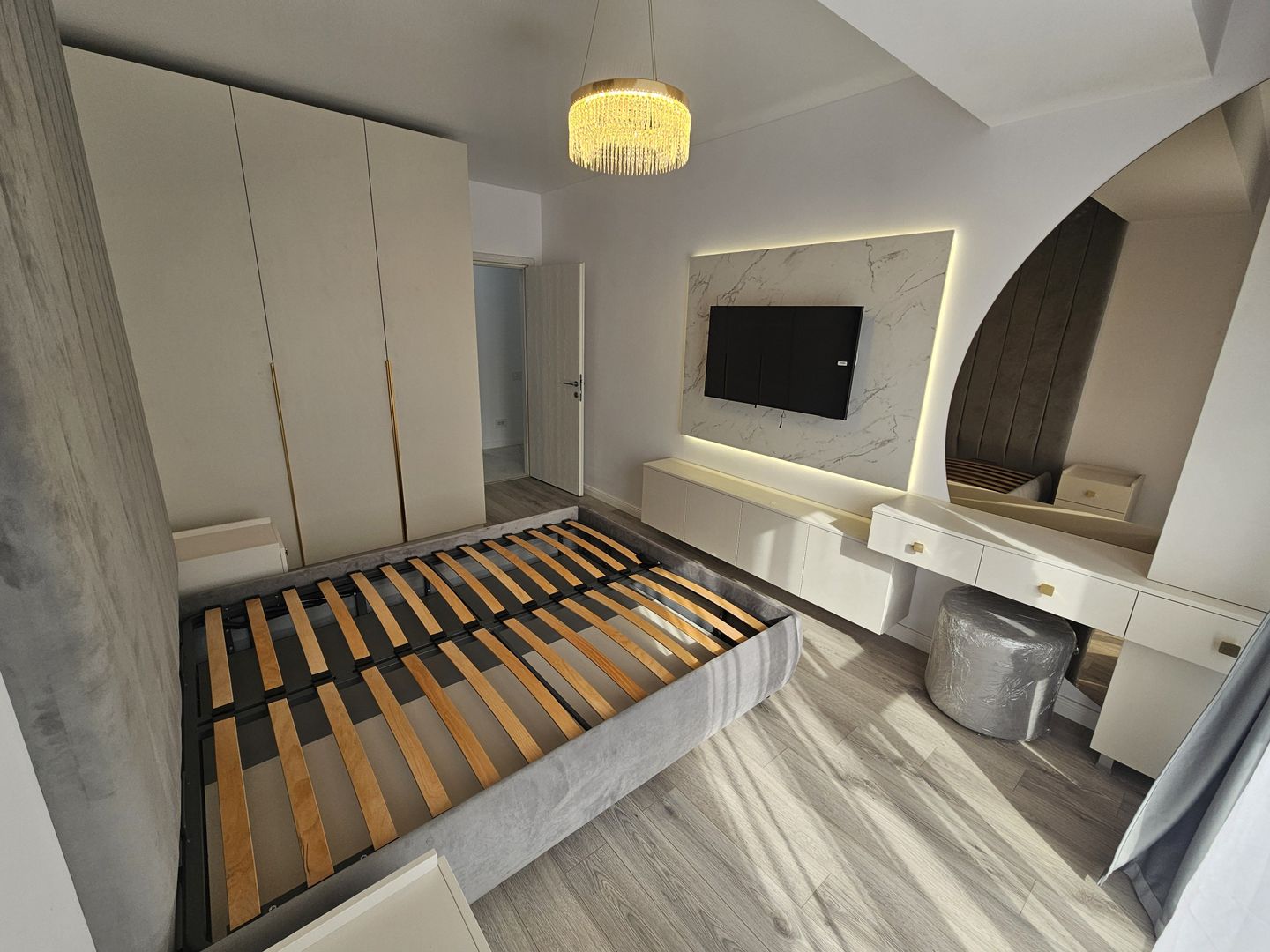 NOU ! PRIMA INCHIRIERE Apart 3 cam cu terasa 8 mp +loc de parcare - Poză 13