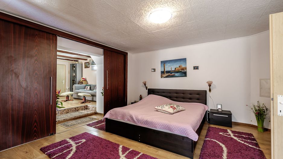 Proprietate vândută Casă spațioasă cu teren generos in Ghioroc - Poză 4