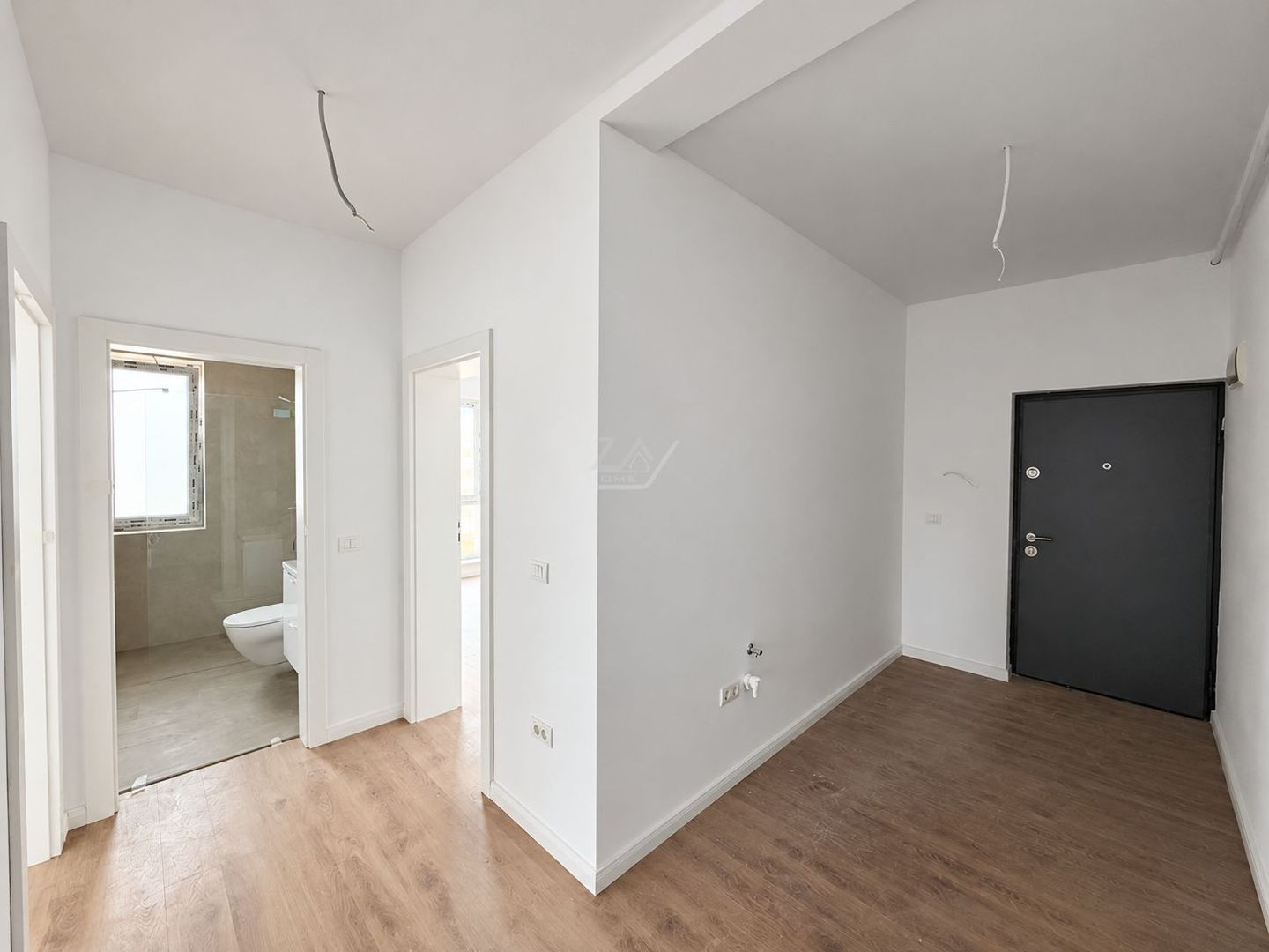 Apartament nou cu bucatarie inchisa. Clima. Langa magazin si transport in comun. - Poză 9