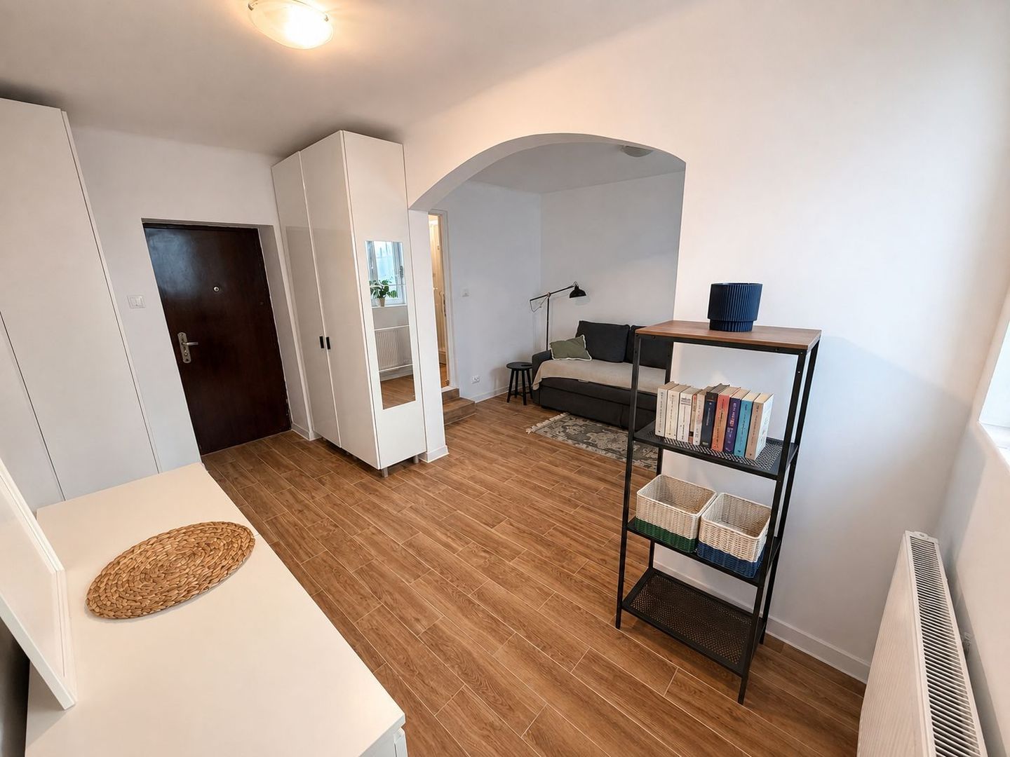 Garsonieră renovată Vilă interbelică 1932 Piața Romană | 28 mp Demisol - Poză 1