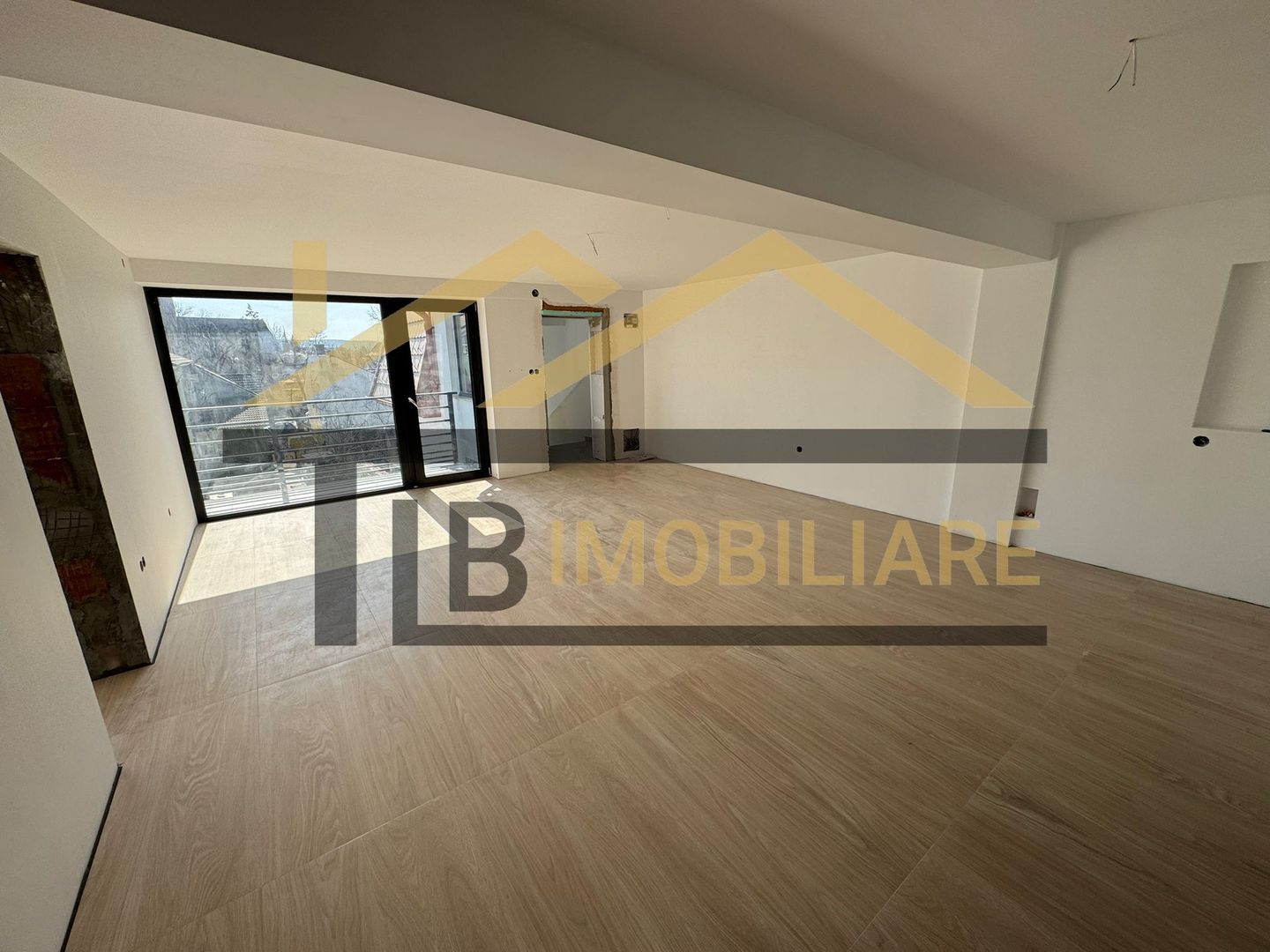 Apartament cu 3 camere, 107 mp, parcare, Zona Bulevardul Cetatii - Poză 2