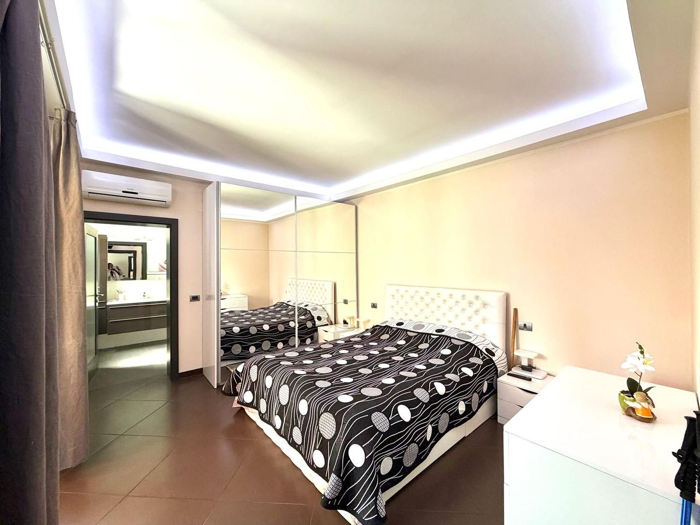 Vila cu 4 camere cu lift, jacuzzi și terasă panoramică tip penthouse - Poză 8