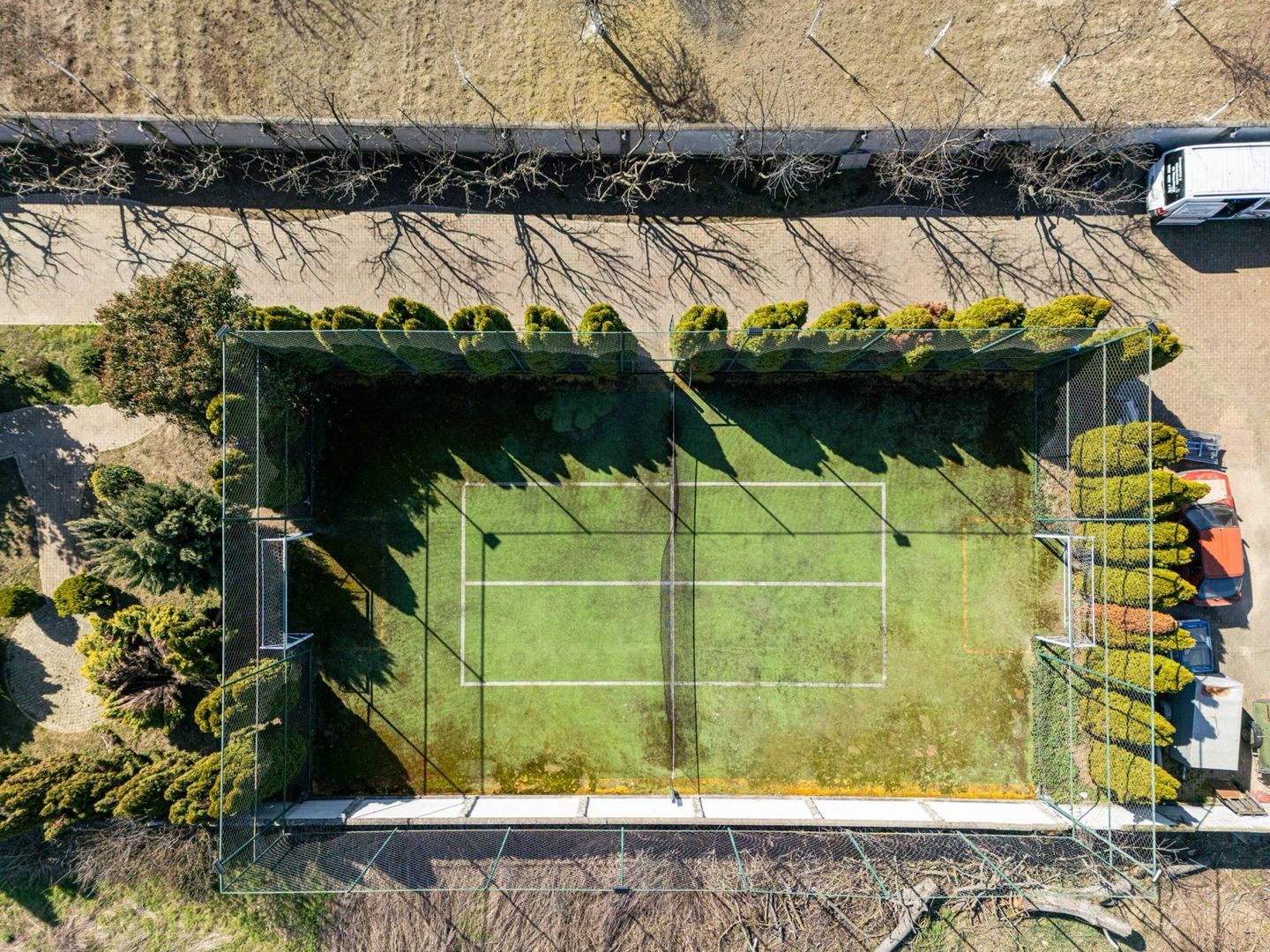 Casa deosebita cu teren de sport in zona semi centrala in Lugoj - Poză 2