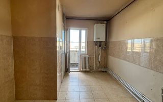 Apartament 3 camere decomandate, 65 mp, 3 balcoane, zona Titulescu - Poză 2