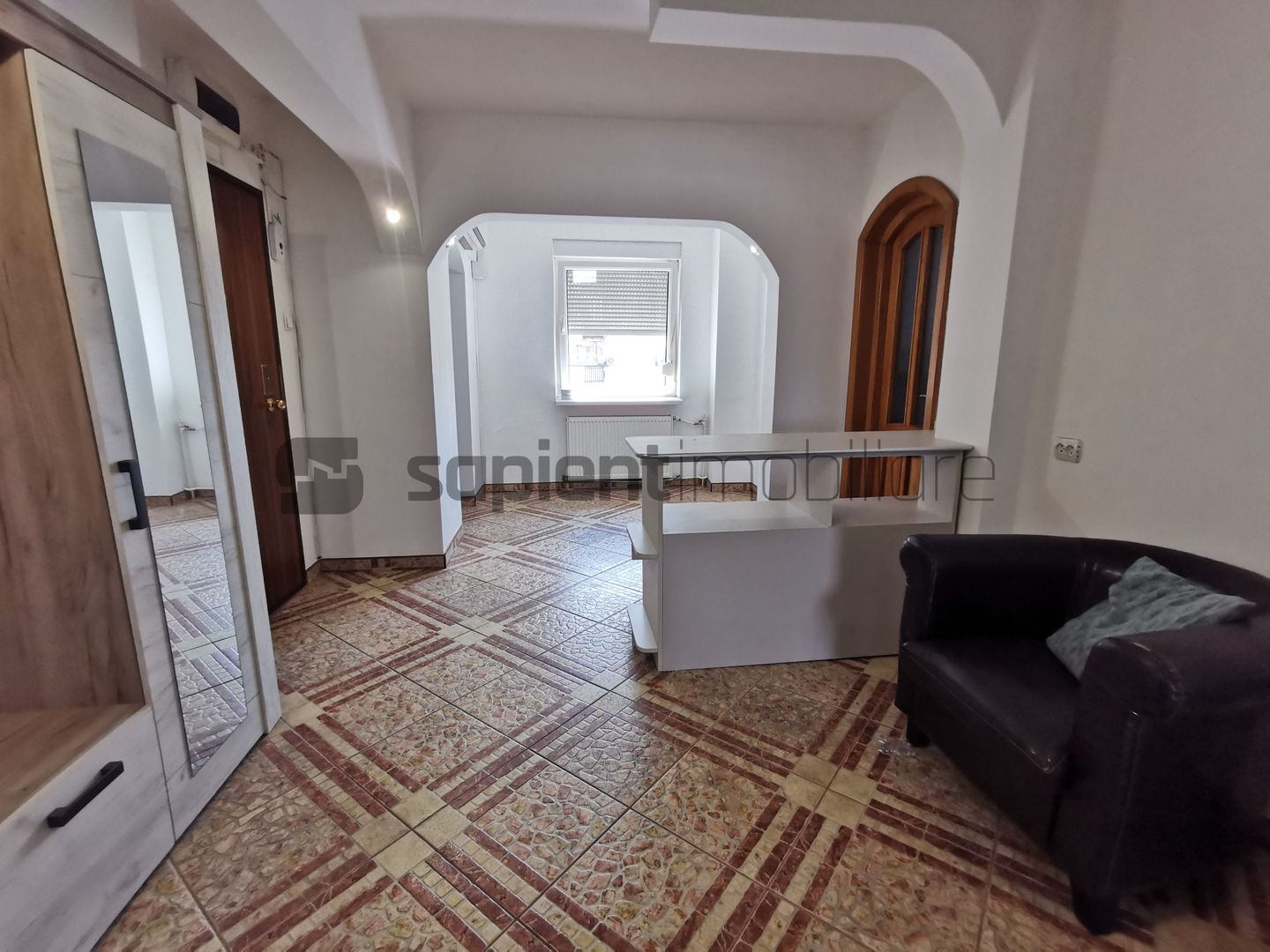 De închiriat apartament cu 4 camere, Bd. Decebal - Poză 9