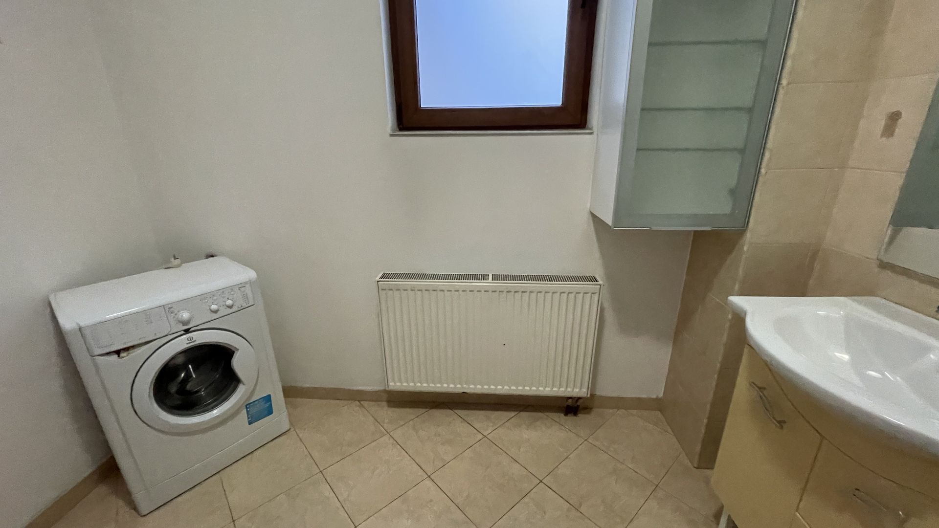 Apartament doua camere,etaj 1,doua locuri de parcare - Poză 16