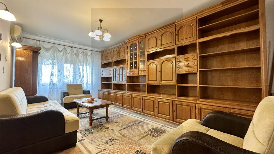 Spre Vânzare apartament cu 3 camere, în Centru, Păcurari - Poză 2