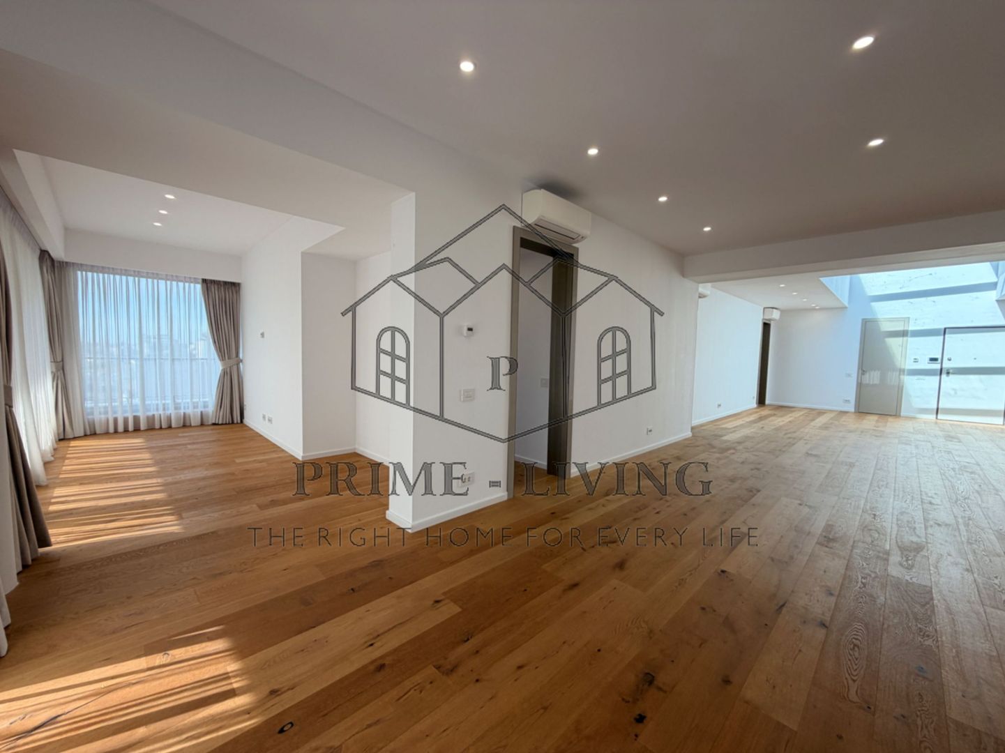 Penthouse lux cu 4 camere in zona ambasadelor - Poză 30