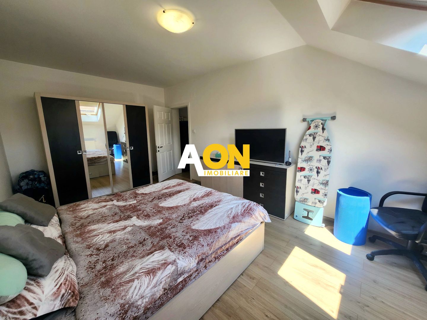 Apartament cu 2 Camere + Mansardă, Garaj, Bloc Nou, Zona Centru - Poză 4