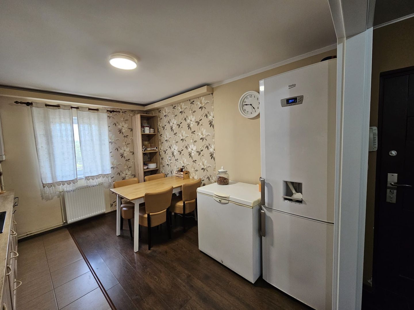 APARTAMENT 3 CAMERE LIPOVEI - Poză 2