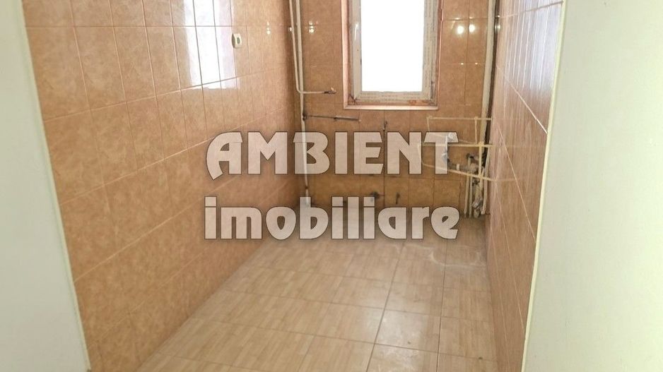 Apartament cu 3 camere, etaj 4, zona Piata VIDIN; - Poză 2