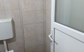 Garsonieră de vânzare,  etaj 2, baie proprie, zonă liniștită. - Poză 4
