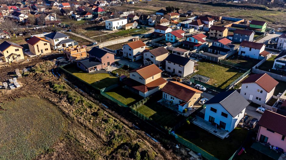 Casă cu mansardă, nouă, mobilată și utilată, în cartier Athena - Poză 14