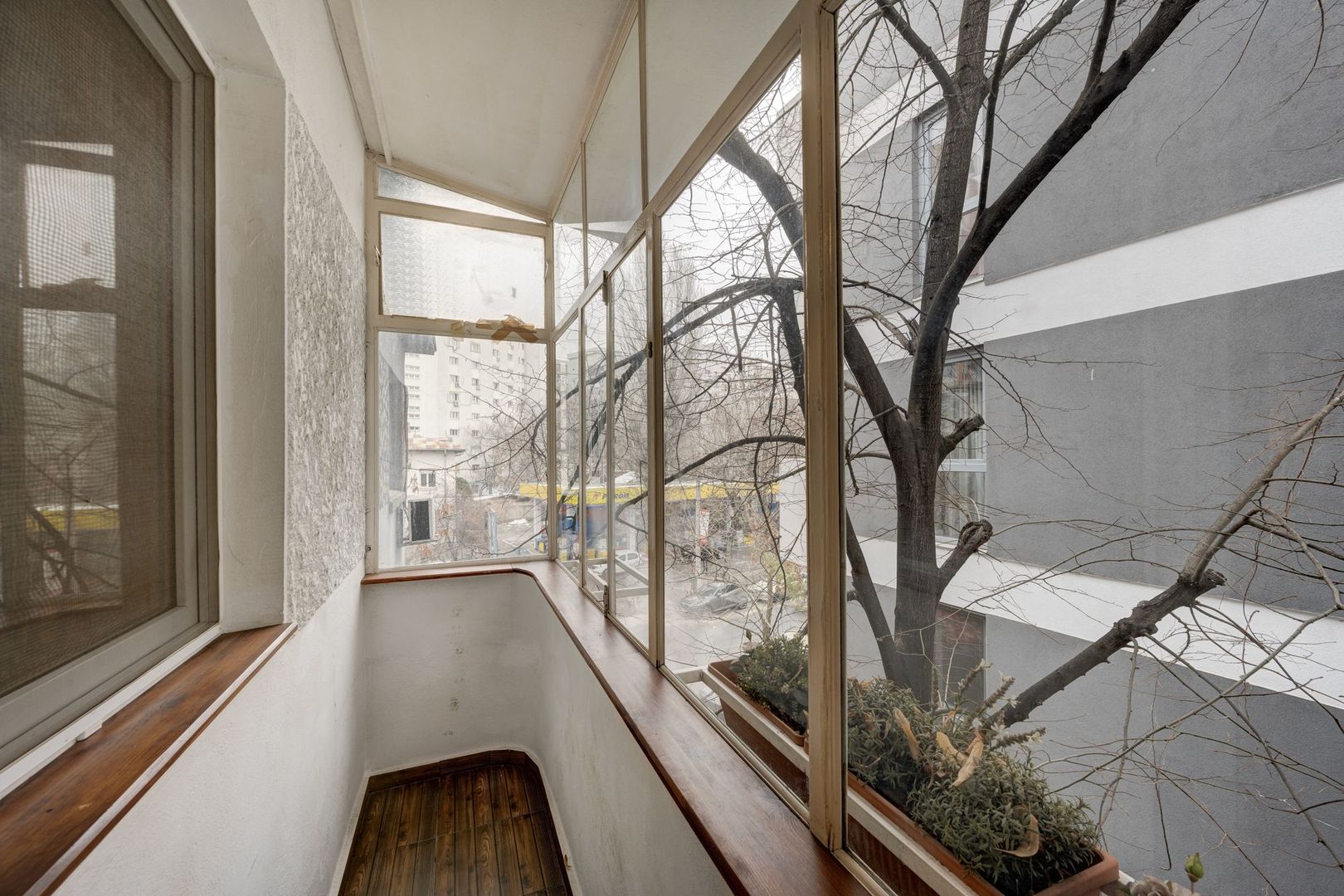 2 Apartamente  in Vila 5 Cam Metrou Basarab Gara de Nord - Poză 17