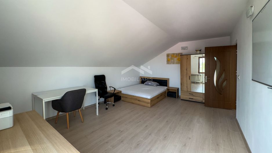 Casă modernă cu 5 camere, garaj și curte mare, mobilată in Corbu - Poză 17