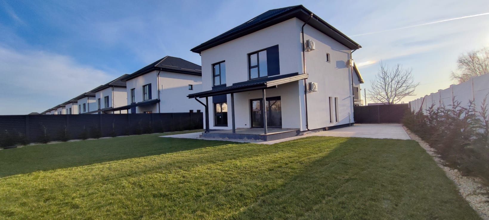 Vilă Individuală cu 700 mp Teren și Mansardă Amenajată - Poză 28