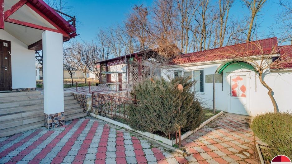 Casă de vânzare, Obileni, Hîncești ,185 m² ,16 ari, 2 garaje - Poză 23